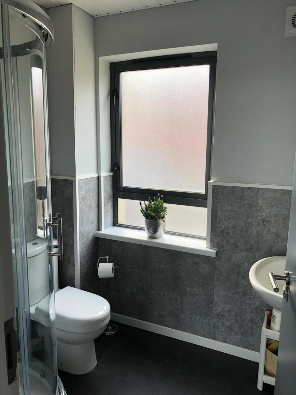 Holiday home Centre Townhouse-3 Bedrooms & Parking - Excellent Location Belfast