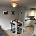 City Centre Townhouse-3 Bedrooms & Parking - Excellent Location