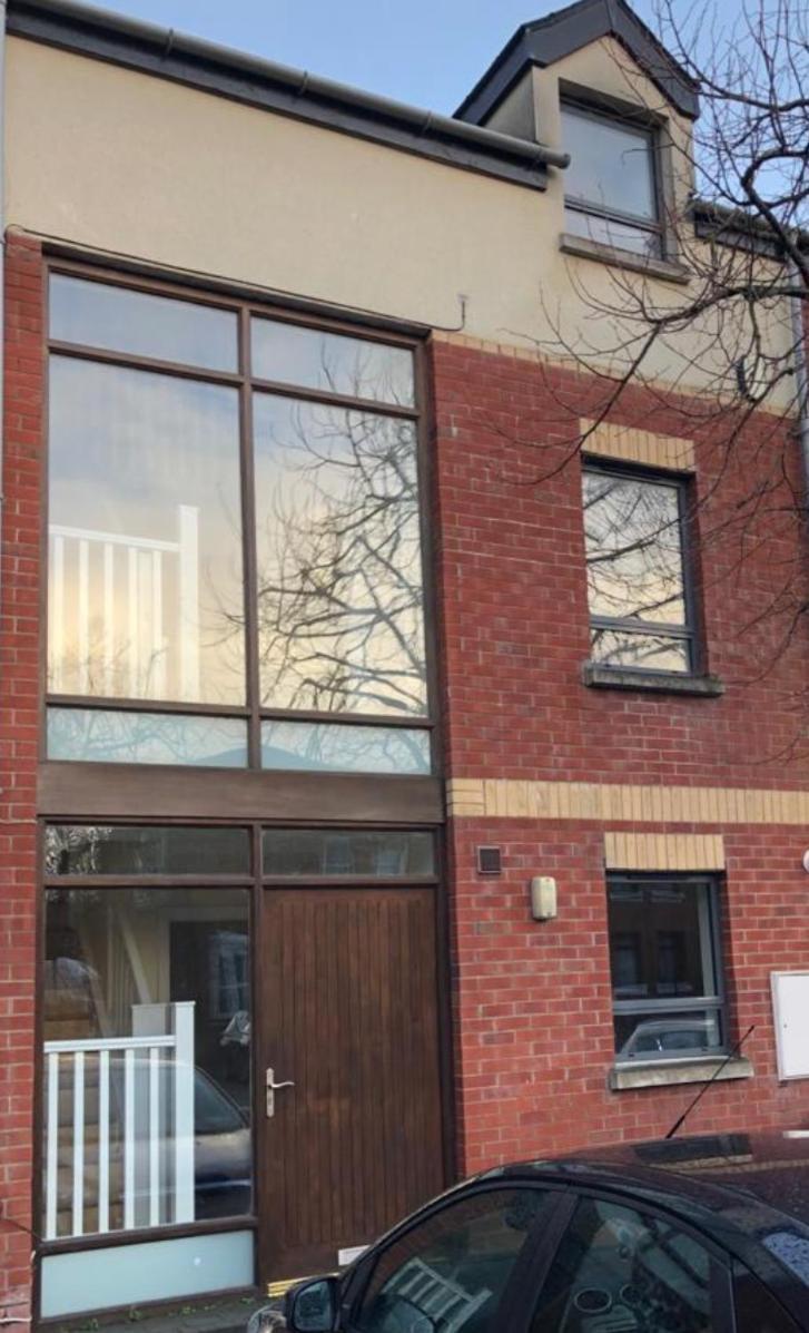 Centre Townhouse-3 Bedrooms & Parking - Excellent Location Hébergement de vacances *